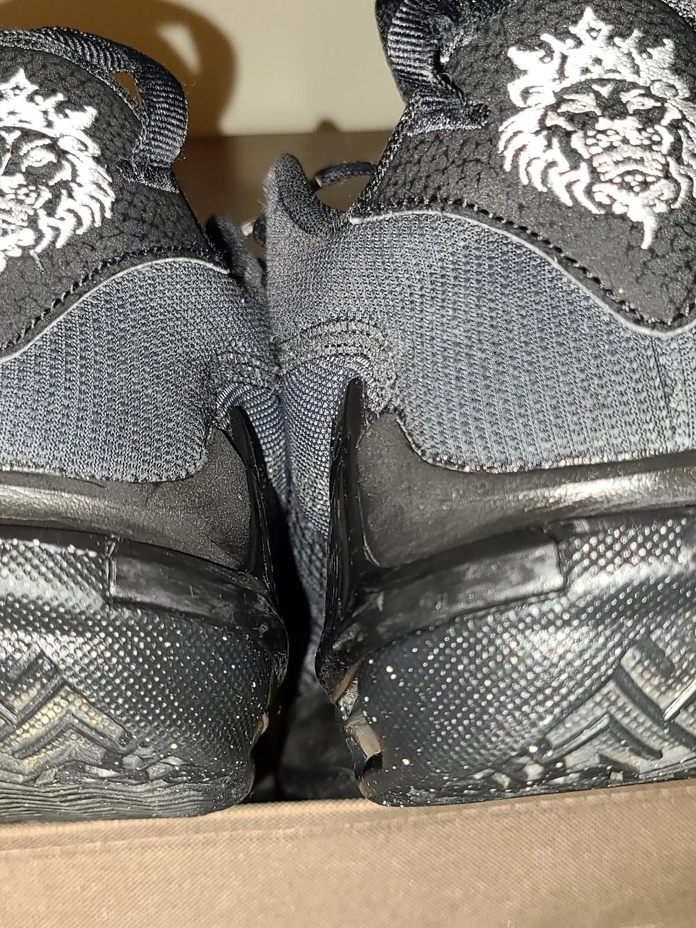 Size 7.5 - Nike LeBron Witness VII